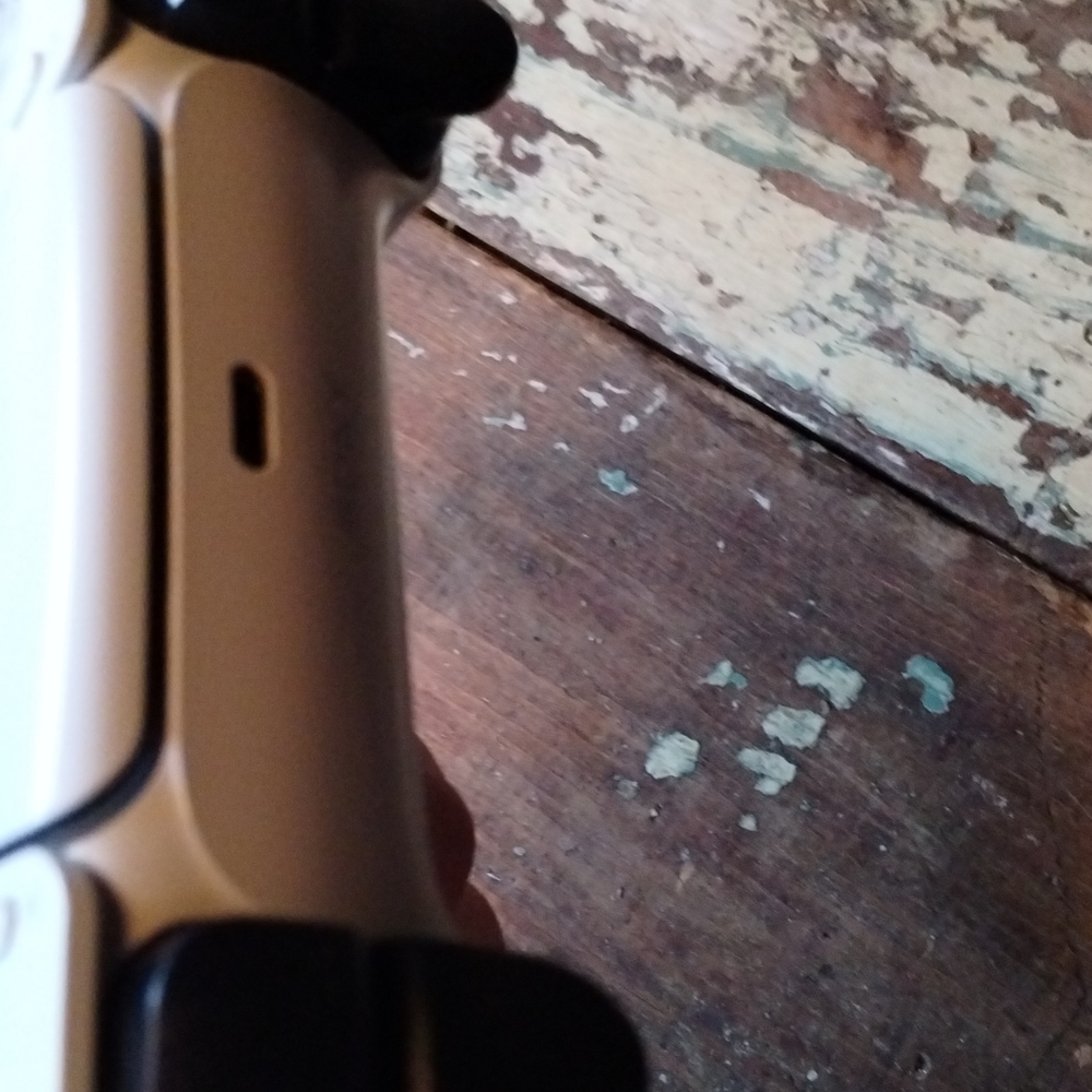 PlayStation 5 White PS5 controller (read description) - Picture 5 of 9